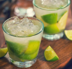 Caipirinha de limão