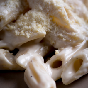 Penne aos 4 queijos e tiras de mignon